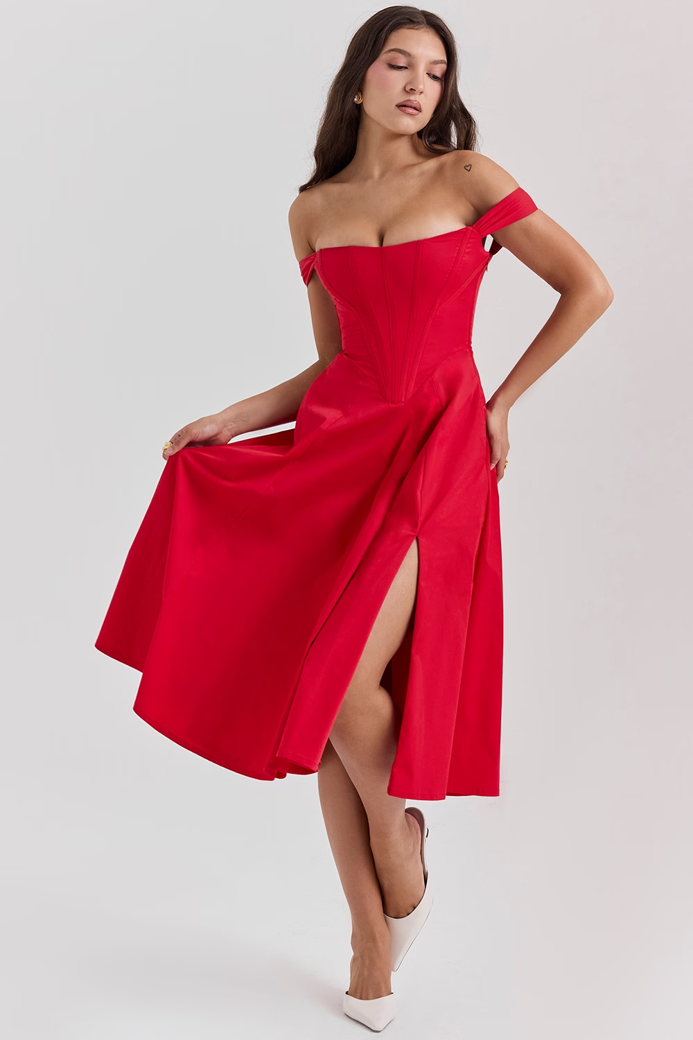 Amara Bloom – Vestido midi floral con abertura y tirantes anchos