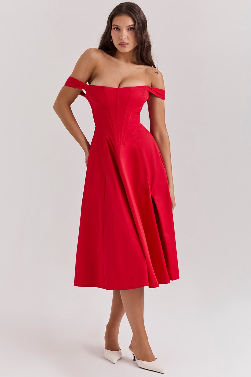 Amara Bloom – Vestido midi floral con abertura y tirantes anchos