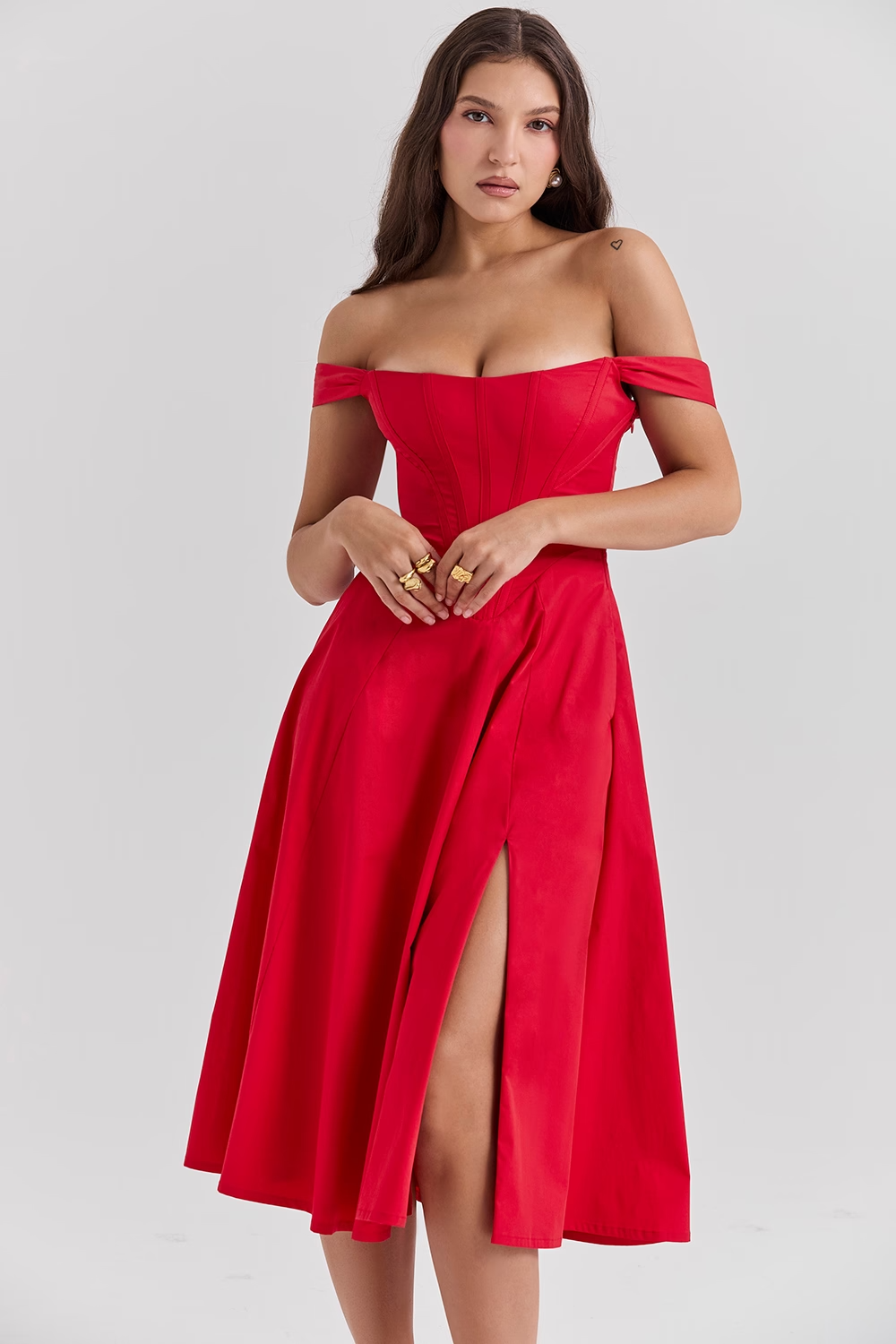 Amara Bloom – Vestido midi floral con abertura y tirantes anchos