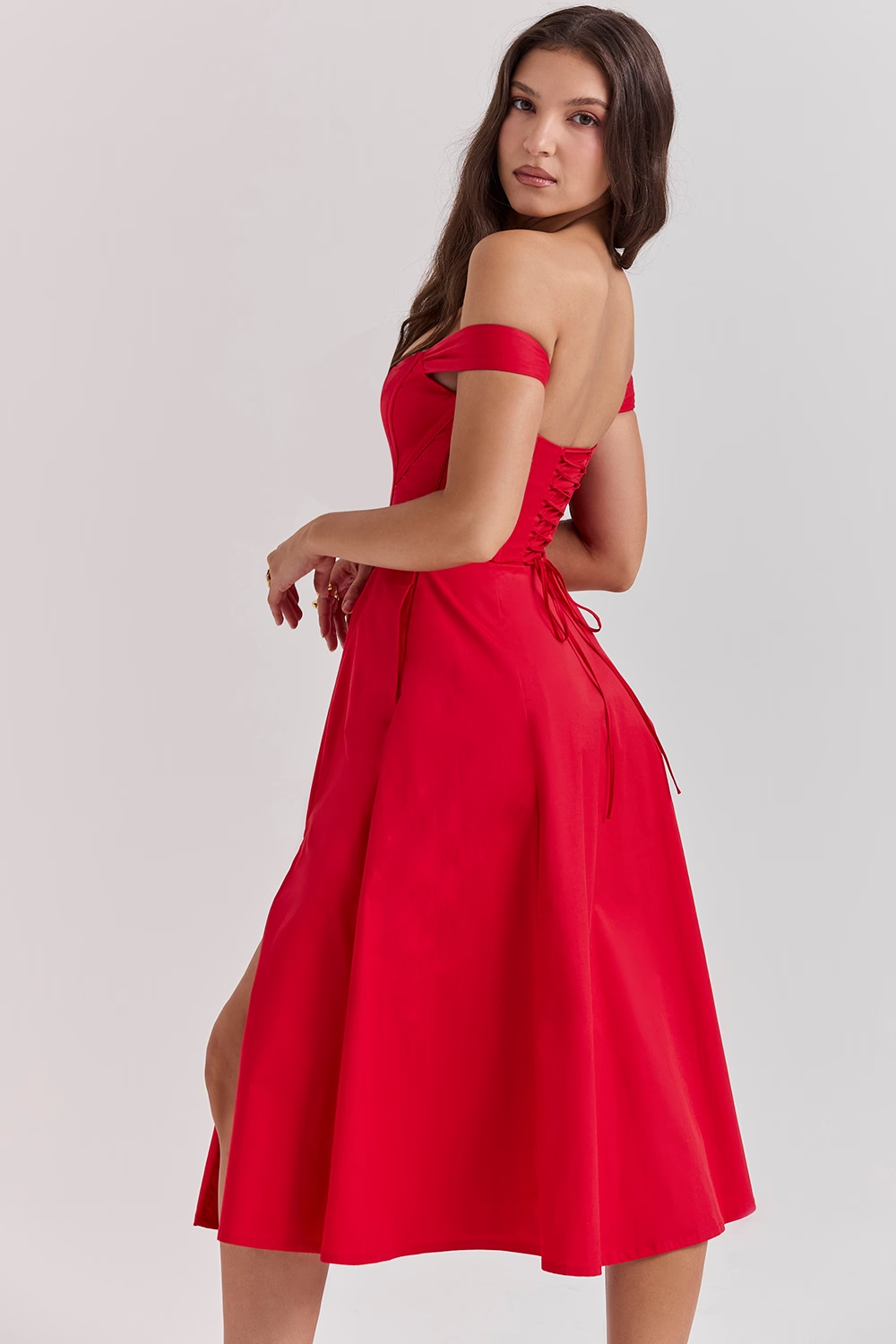 Amara Bloom – Vestido midi floral con abertura y tirantes anchos