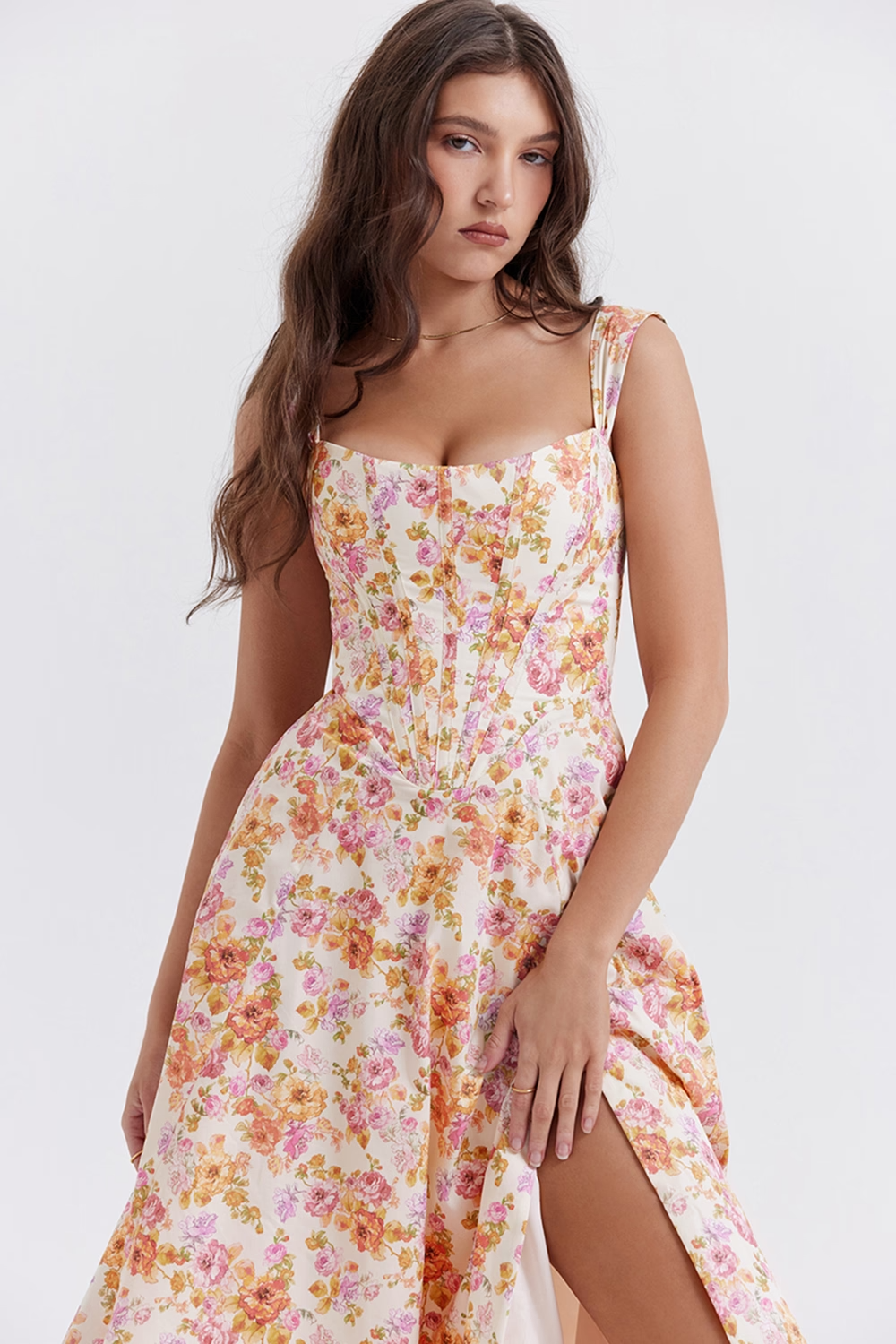 Amara Bloom – Vestido midi floral con abertura y tirantes anchos
