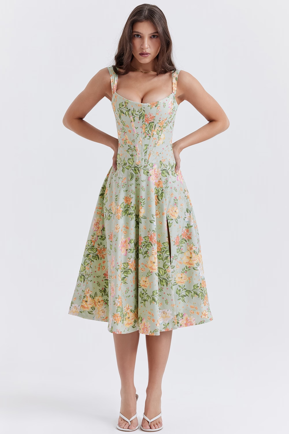 Amara Bloom – Vestido midi floral con abertura y tirantes anchos