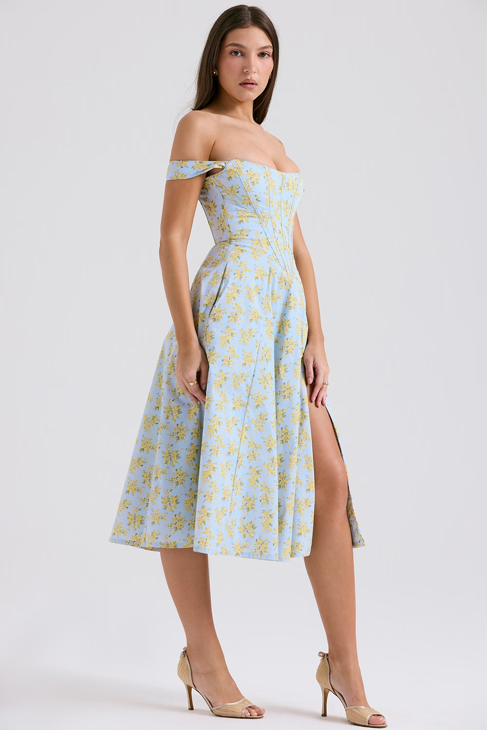Amara Bloom – Vestido midi floral con abertura y tirantes anchos