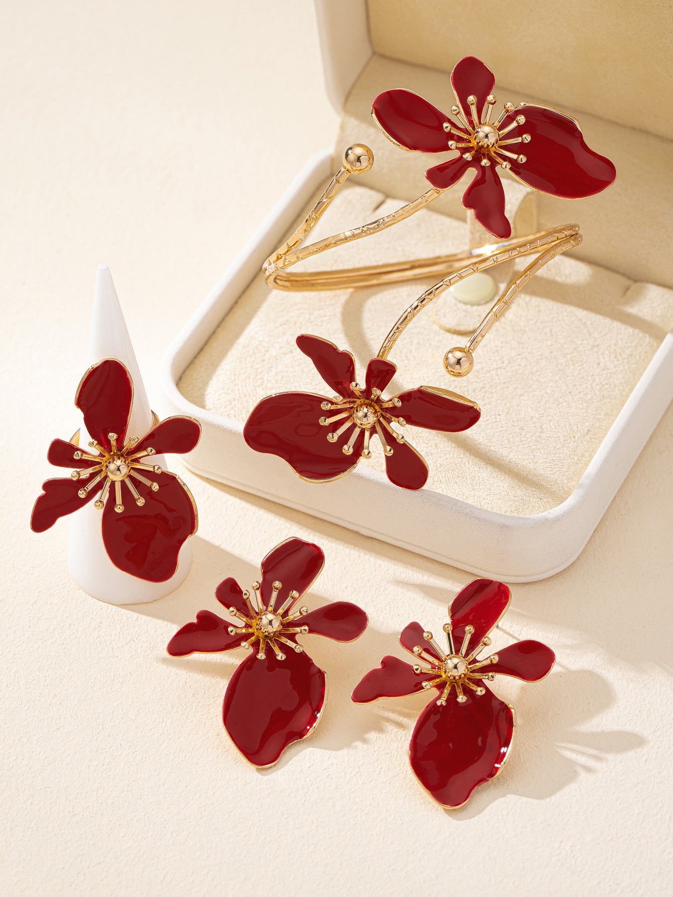 Flora - Conjunto de joyas de tres piezas con flores